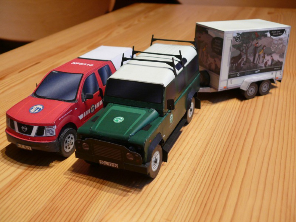 Land Rover Defender 110 s ekov�chovn�m p��v�sem / MalyStrazce.cz / 1:32