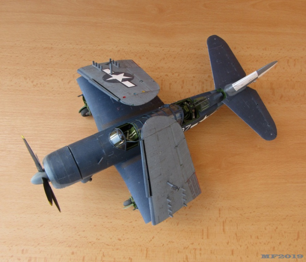 Curtis SB2C-4 Helldiver (Plná velikost v novém okně) Curtis SB2C-4 Helldiver