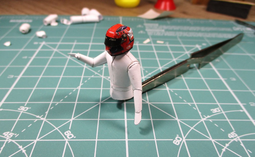 Postava k vozům F1 - piloti, mechanici. (Plná velikost v novém okně) Postava k vozům F1 - piloti, mechanici.
