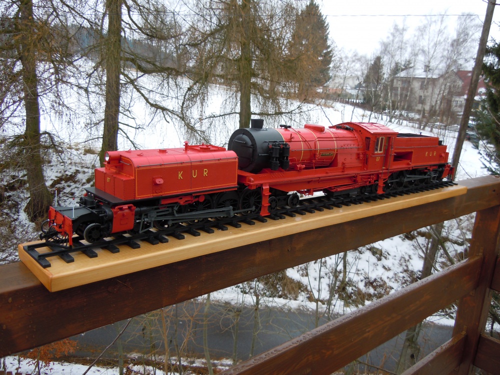 392203