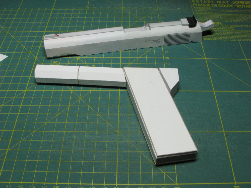 Colt M1911 (Plná velikost v novém okně) Colt M1911