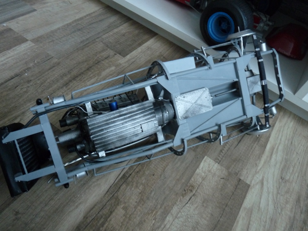 368586