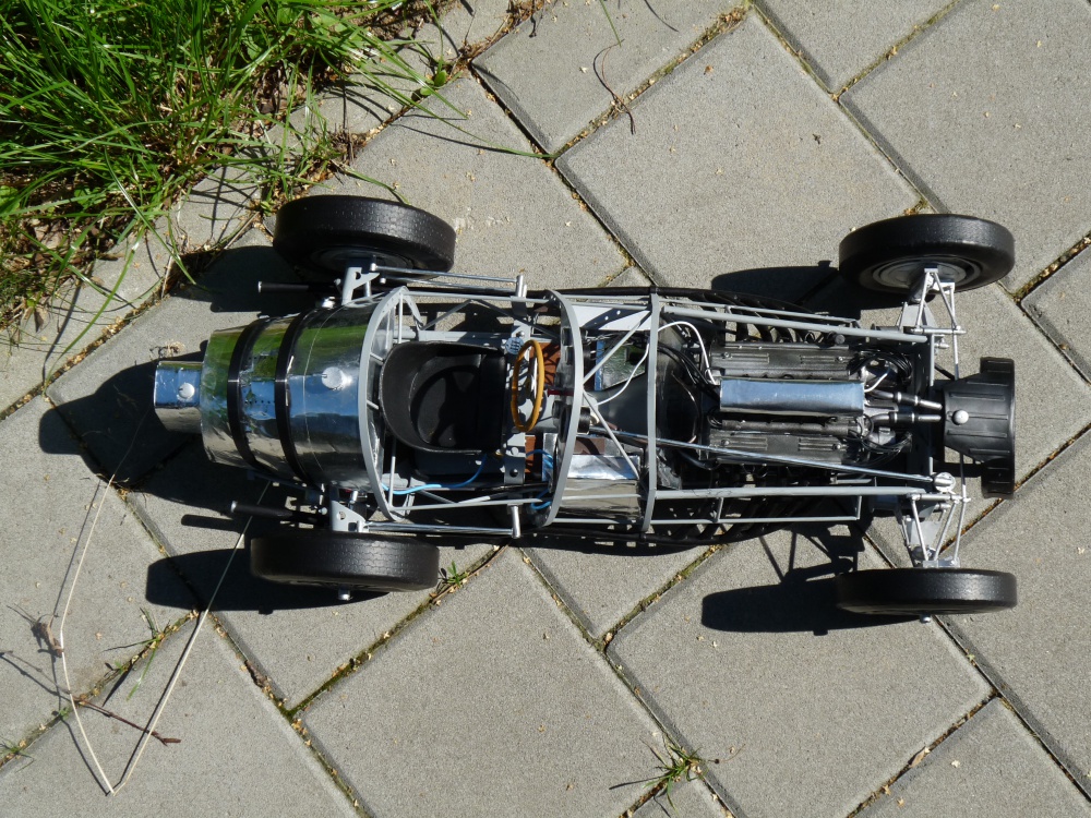 368703