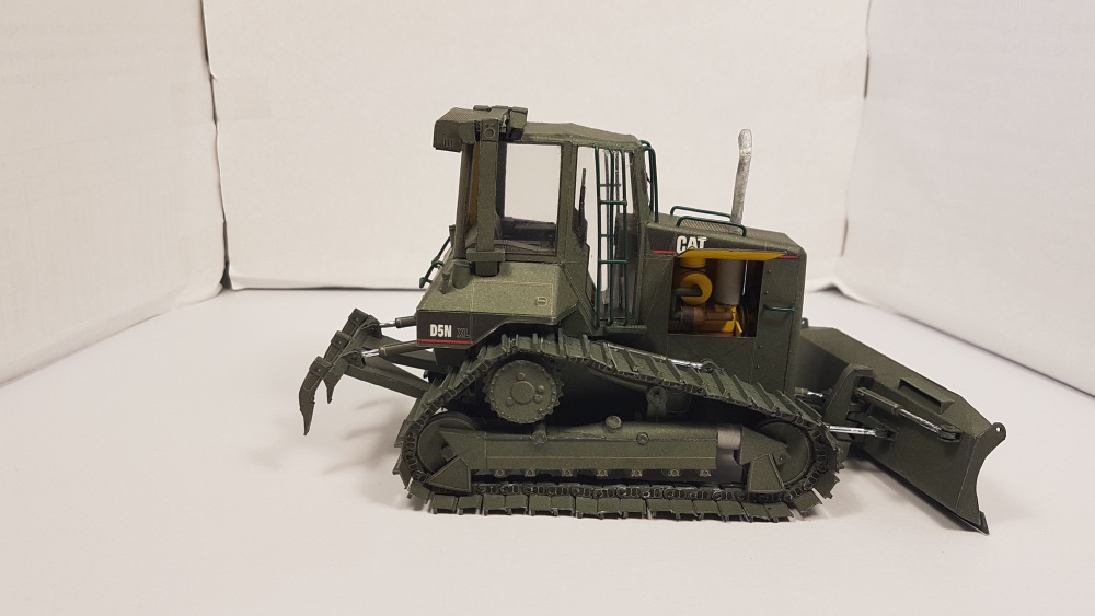 vojenský dozer Caterpillar D5N XL (Plná velikost v novém okně) vojenský dozer Caterpillar D5N XL