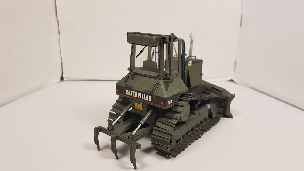 vojenský dozer Caterpillar D5N XL (Plná velikost v novém okně) vojenský dozer Caterpillar D5N XL
