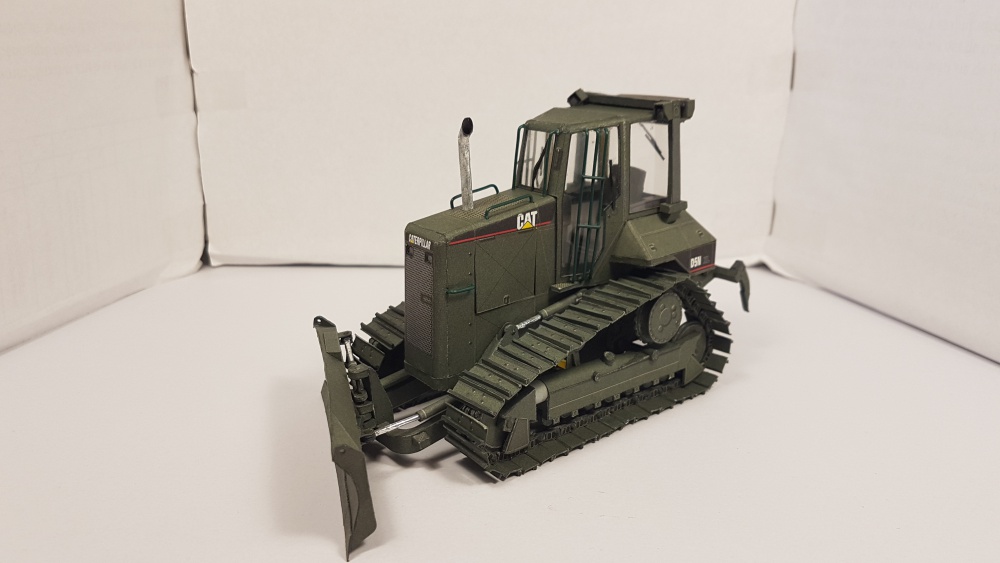 vojenský dozer Caterpillar D5N XL (Plná velikost v novém okně) vojenský dozer Caterpillar D5N XL