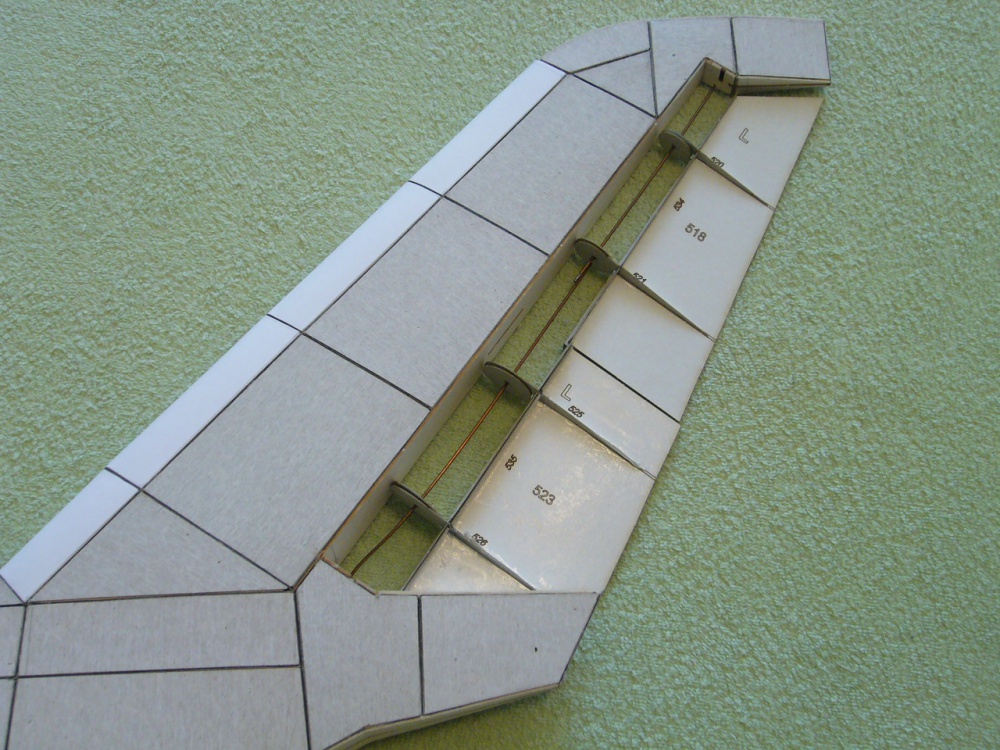 400305