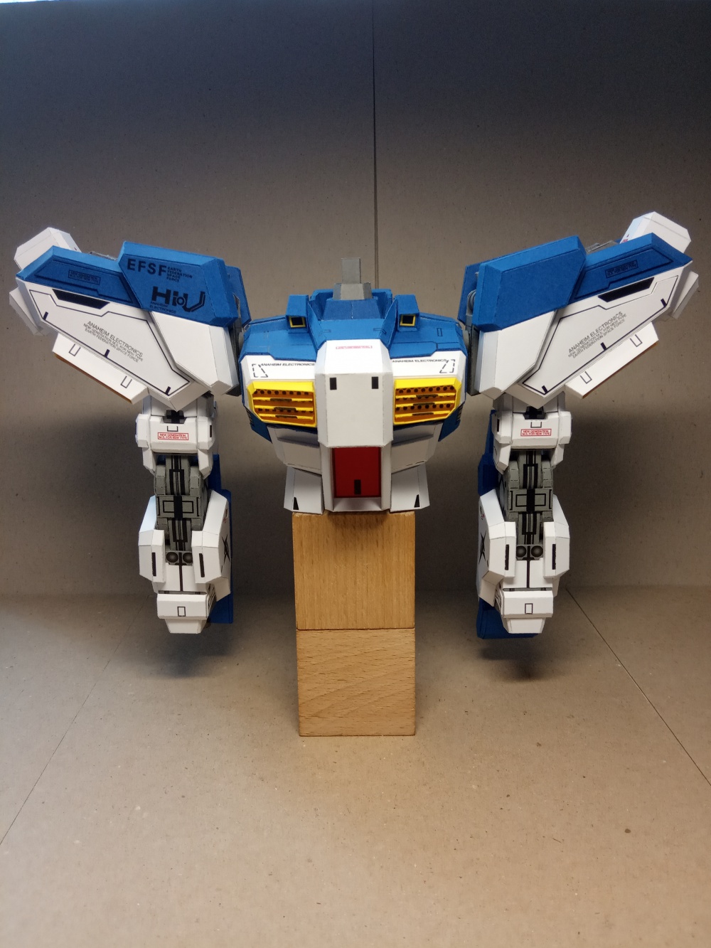 RX-93-V2 Gundam (Plná velikost v novém okně) RX-93-V2 Gundam