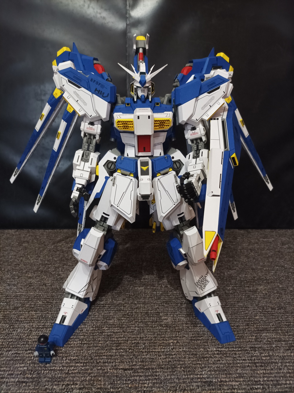 RX-93-V2 Gundam (Plná velikost v novém okně) RX-93-V2 Gundam