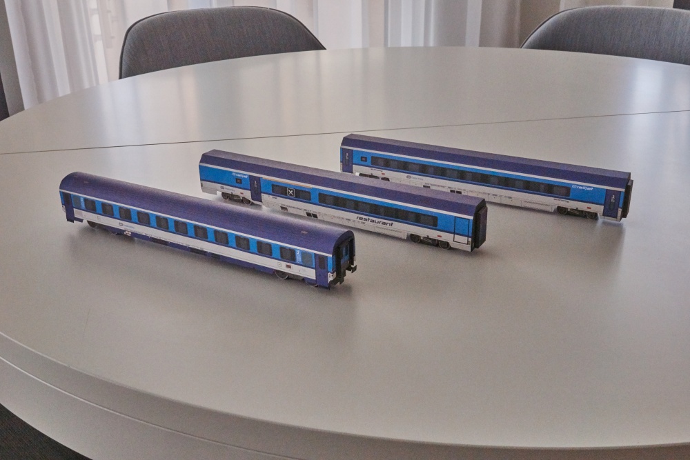 367027