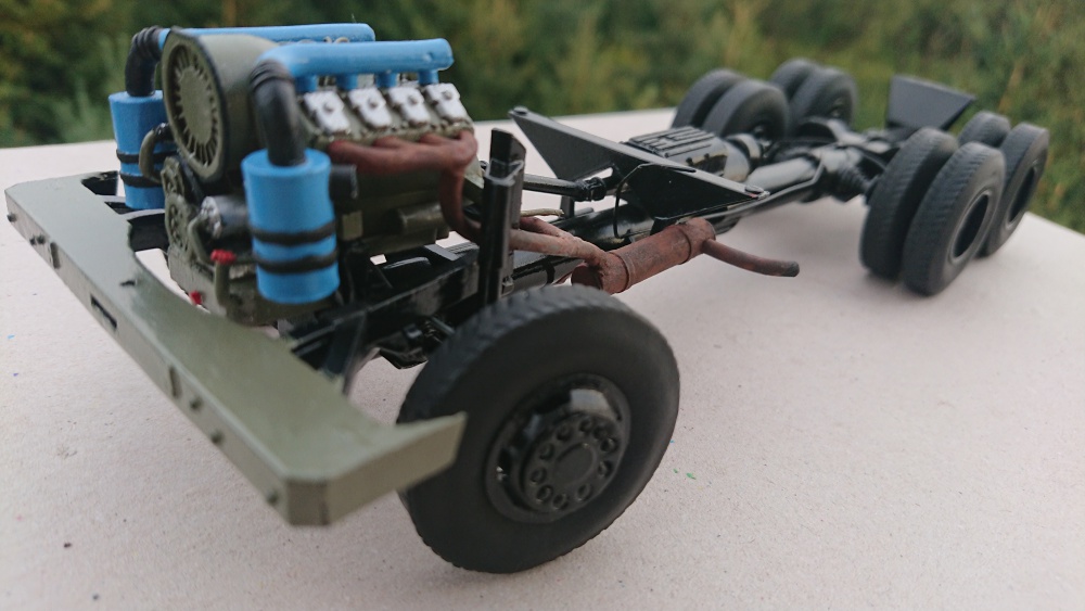 370596