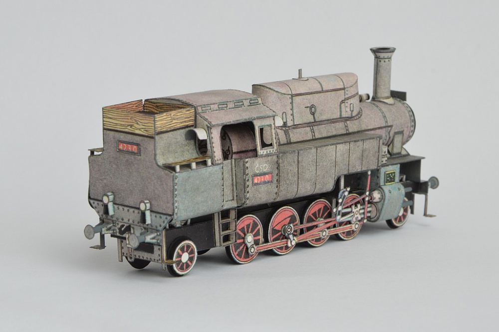 370600