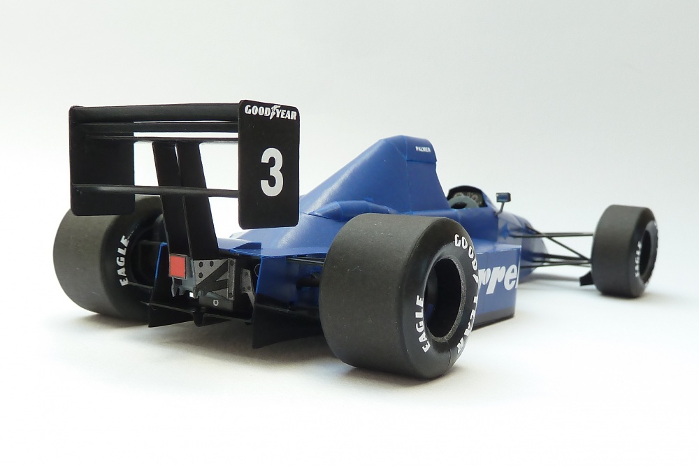 Tyrrell 018 (1989; Palmer) (Plná velikost v novém okně) Tyrrell 018 (1989; Palmer)