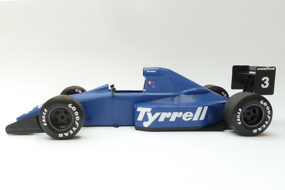 Tyrrell 018 (1989; Palmer) (Plná velikost v novém okně) Tyrrell 018 (1989; Palmer)