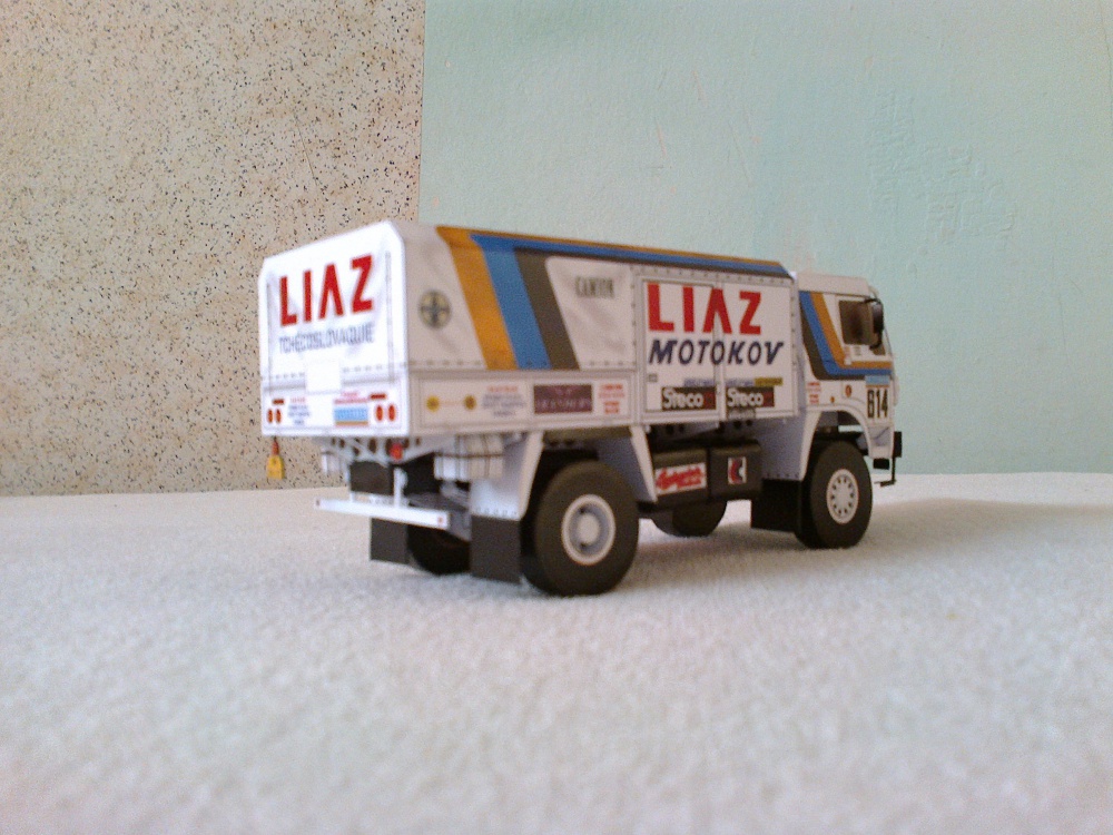 Liaz 111.154D 614 a 615 Dakar 1987 (Plná velikost v novém okně) Liaz 111.154D 614 a 615 Dakar 1987