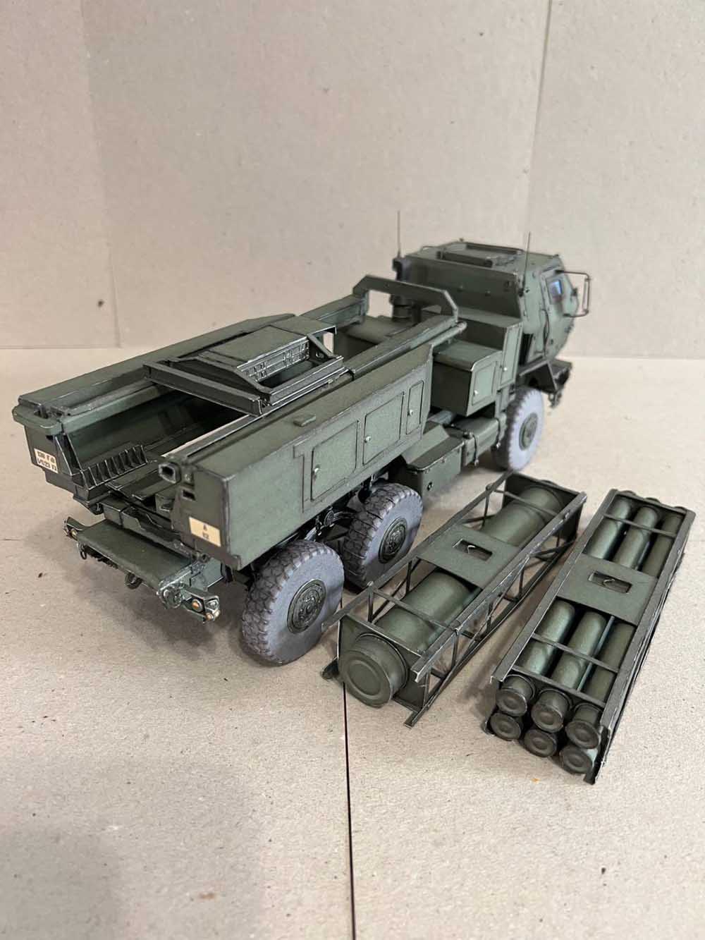 412119
