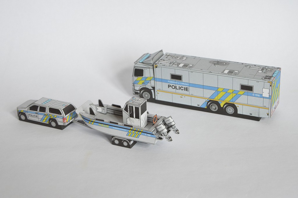 418308