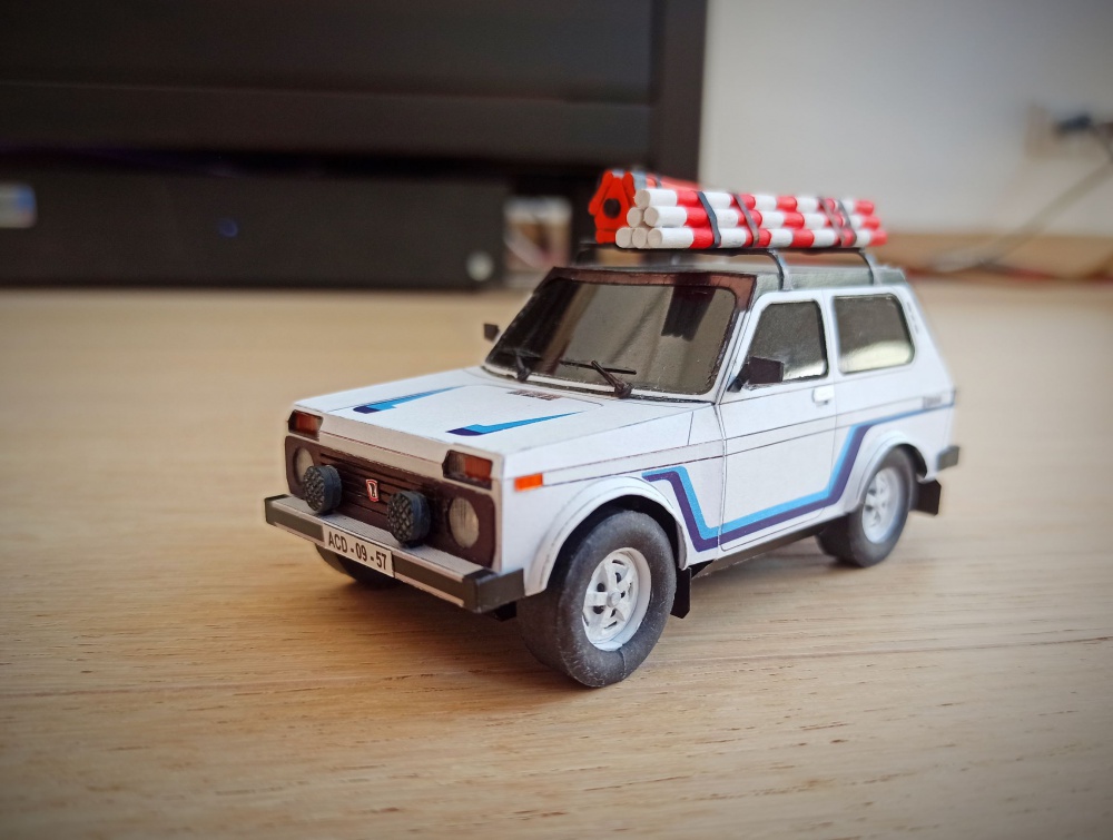 Lada 4x4 Niva Návštěvníci 1:32 (Plná velikost v novém okně) Lada 4x4 Niva Návštěvníci 1:32