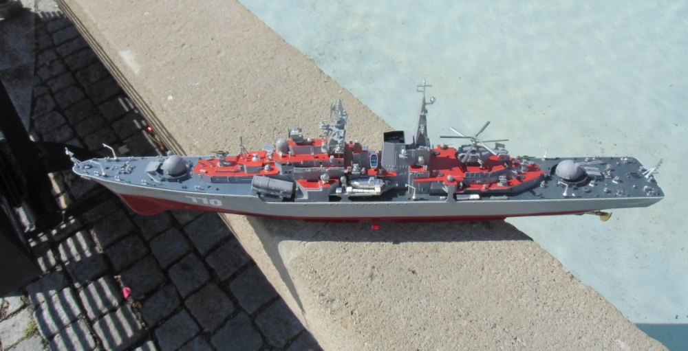 raketov� torpedoborec Sovremennyj