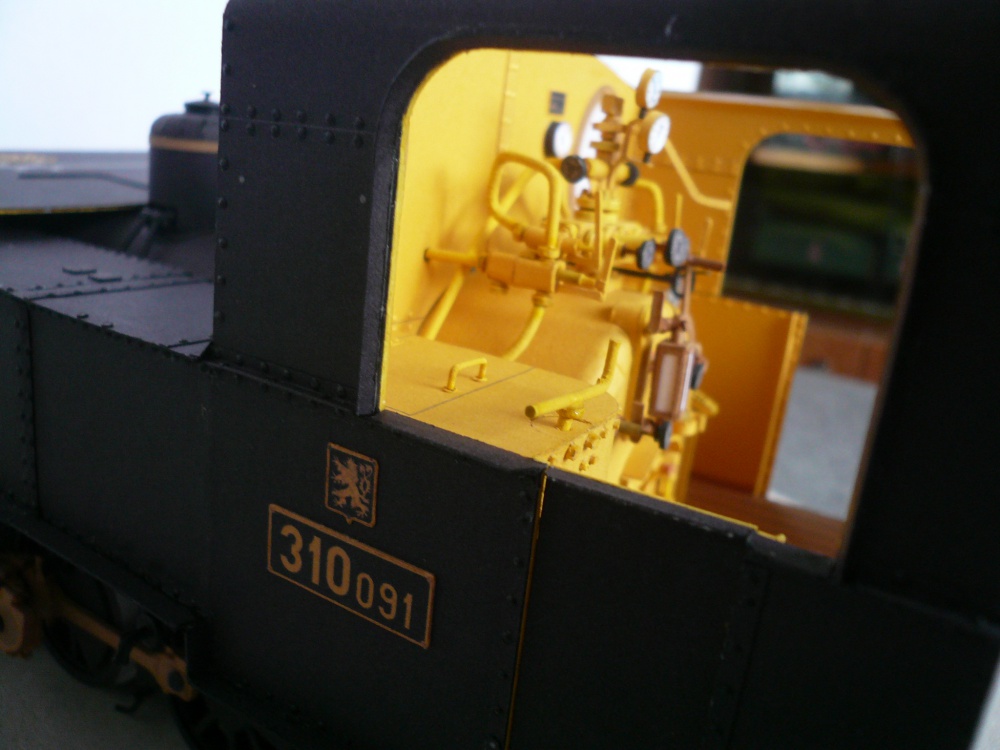 372745