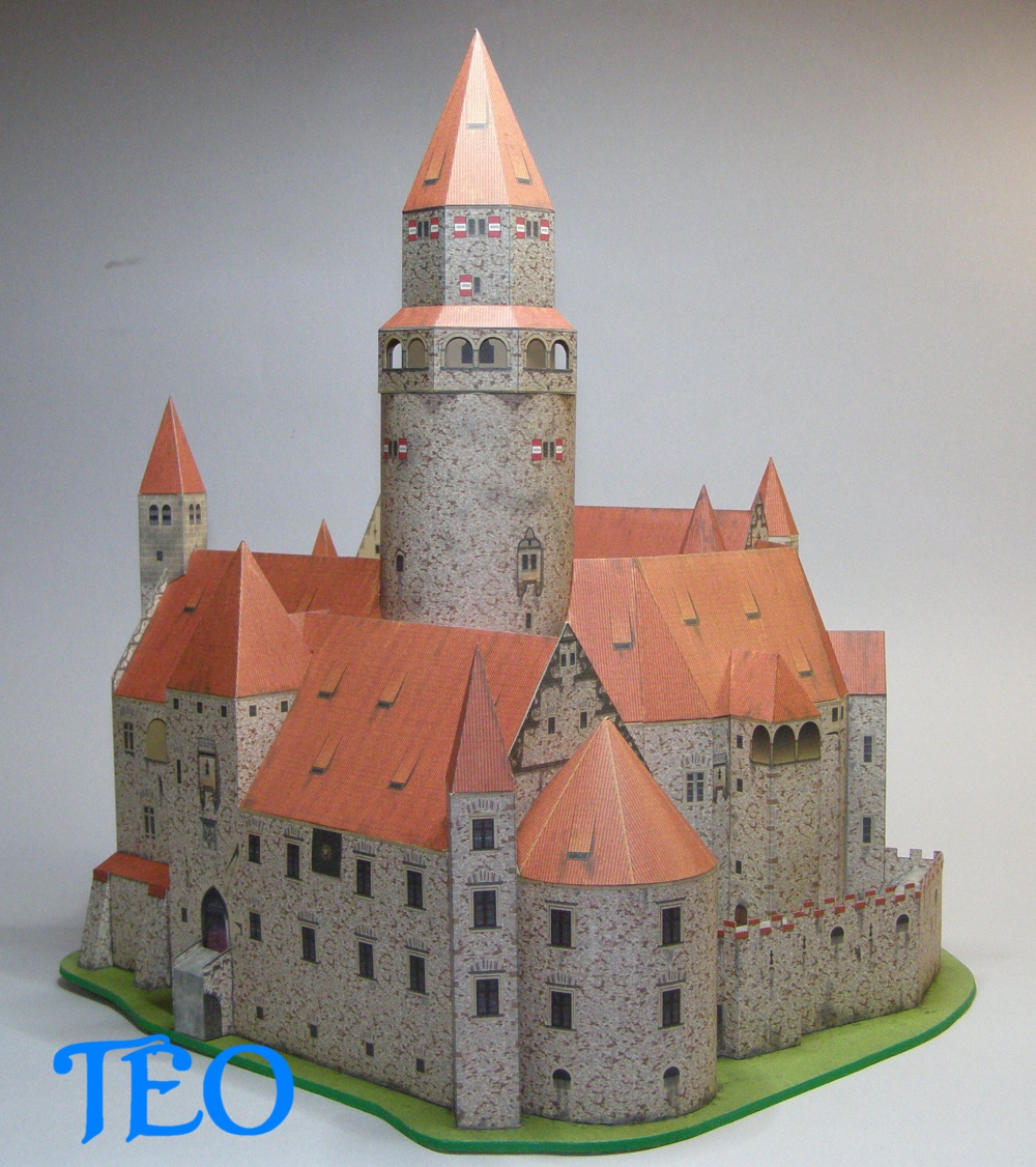 Hrad Bouzov (Plná velikost v novém okně) Hrad Bouzov