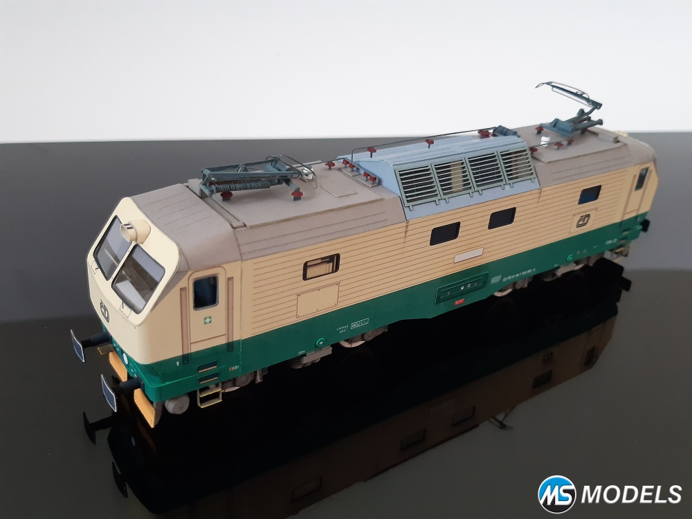 371608
