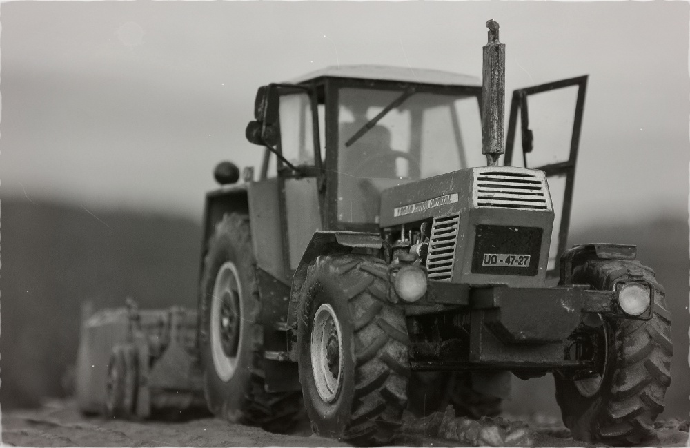 373111