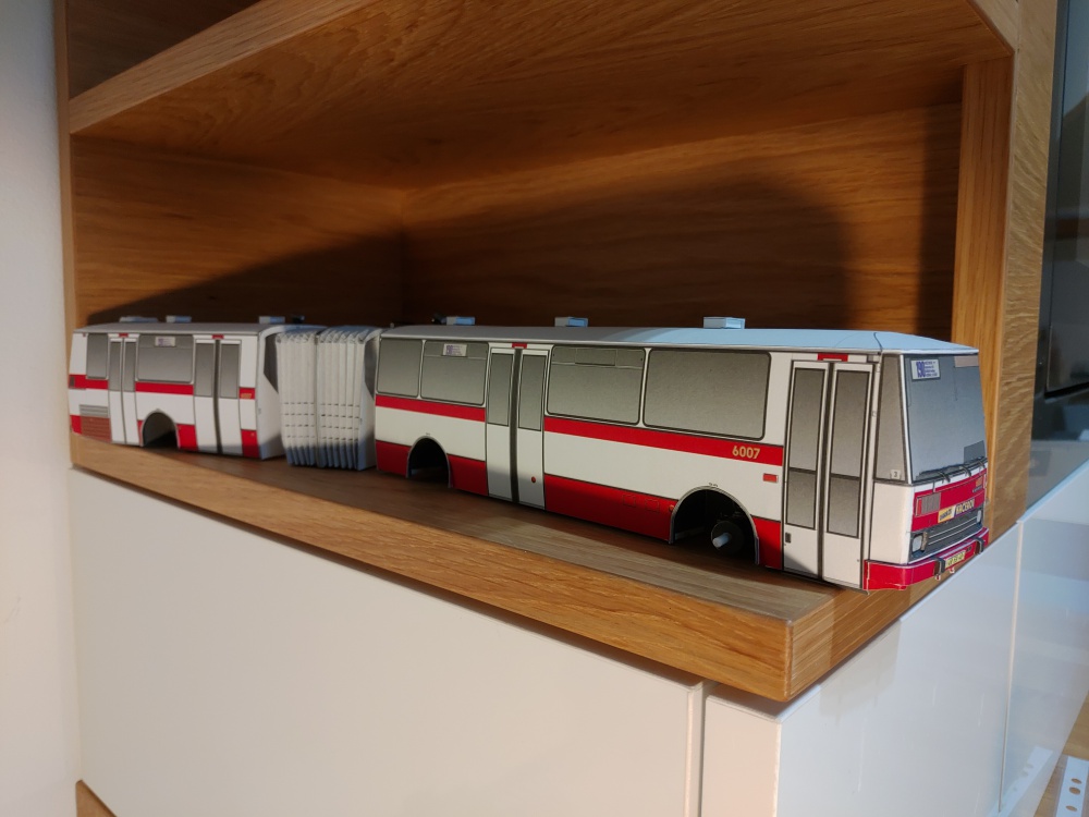 374130