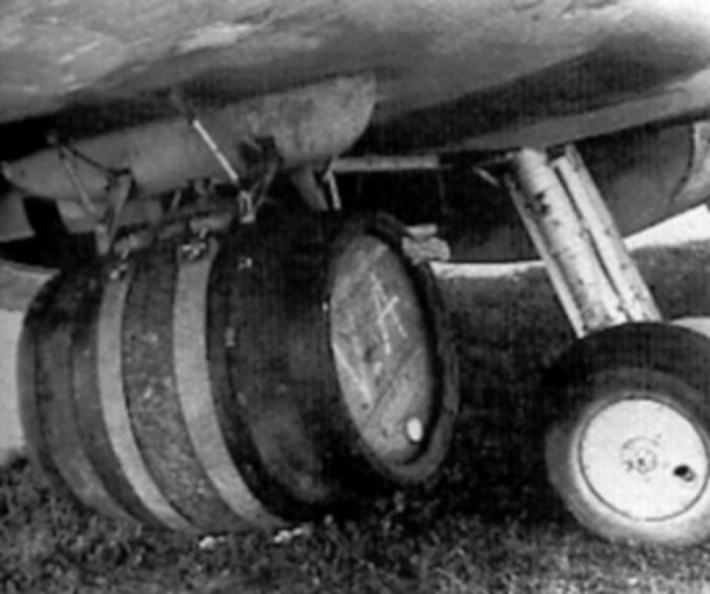 Spitfire LF.IX (Plná velikost v novém okně) Spitfire LF.IX