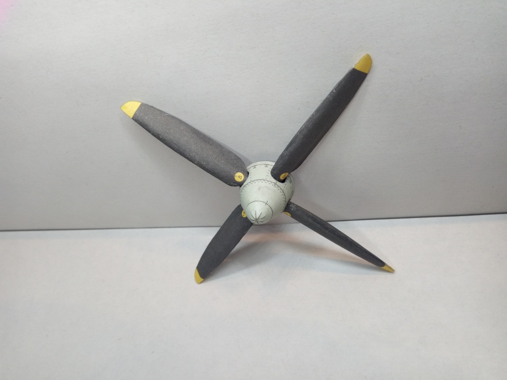 Spitfire LF.IX (Plná velikost v novém okně) Spitfire LF.IX