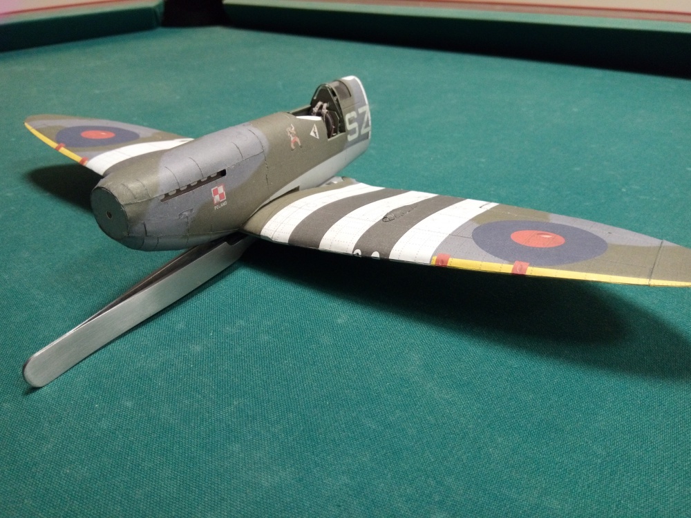 Spitfire LF.IX (Plná velikost v novém okně) Spitfire LF.IX
