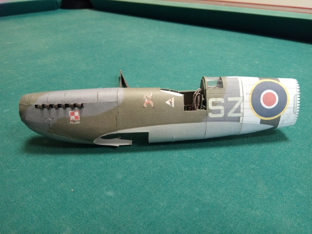 Spitfire LF.IX (Plná velikost v novém okně) Spitfire LF.IX