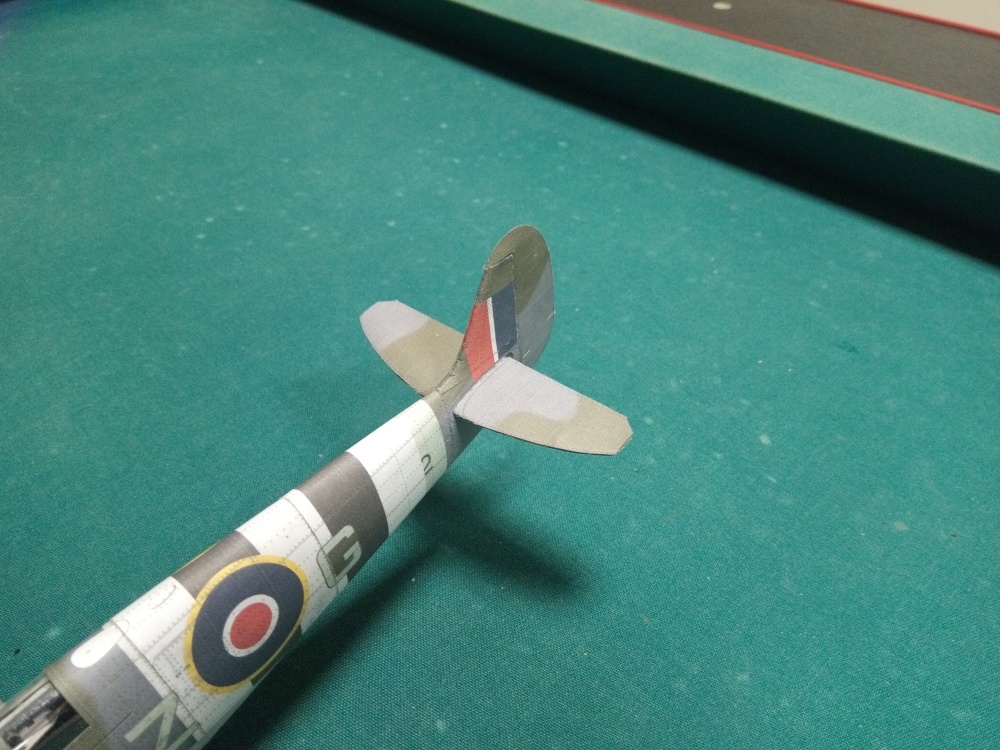 Spitfire LF.IX (Plná velikost v novém okně) Spitfire LF.IX