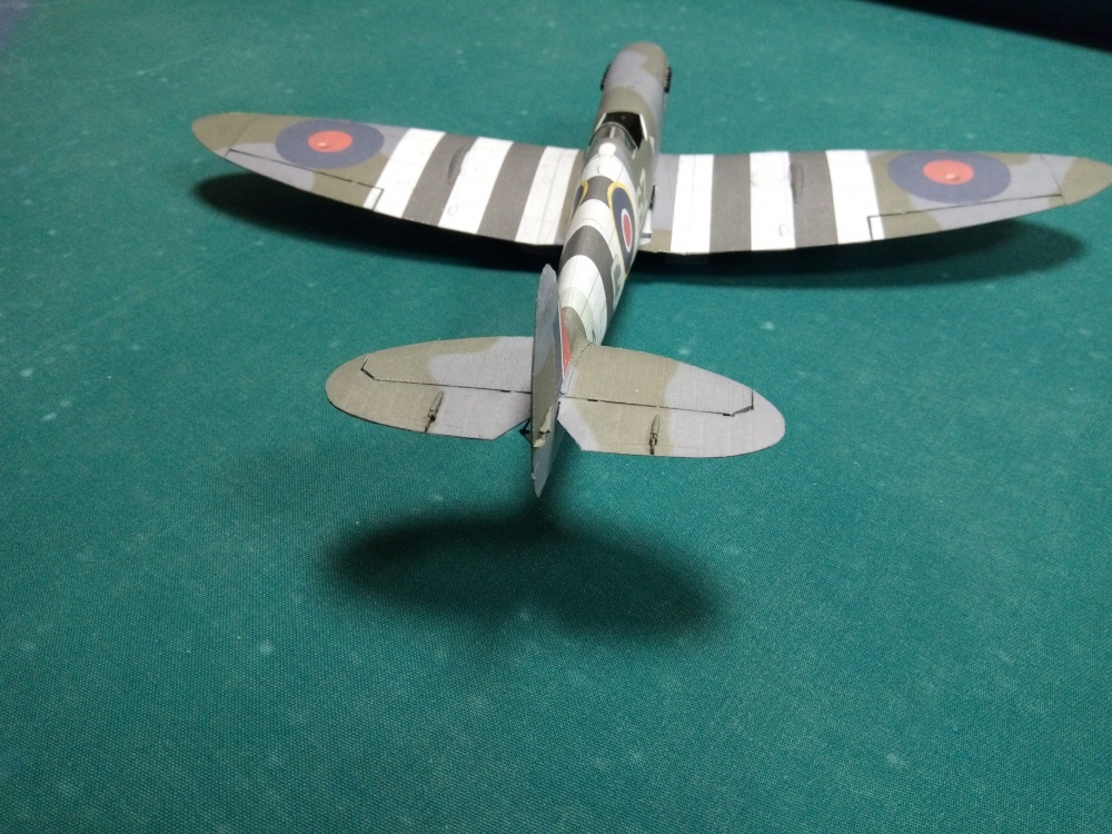 Spitfire LF.IX (Plná velikost v novém okně) Spitfire LF.IX