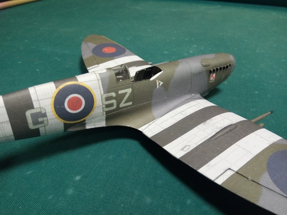 Spitfire LF.IX (Plná velikost v novém okně) Spitfire LF.IX