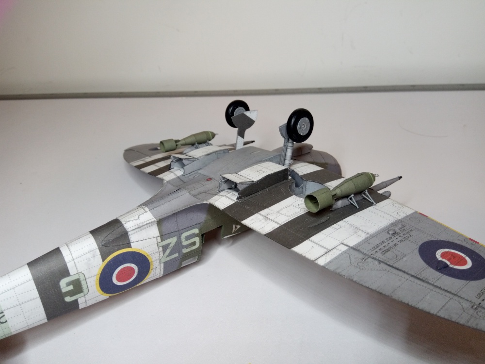 Spitfire LF.IX (Plná velikost v novém okně) Spitfire LF.IX