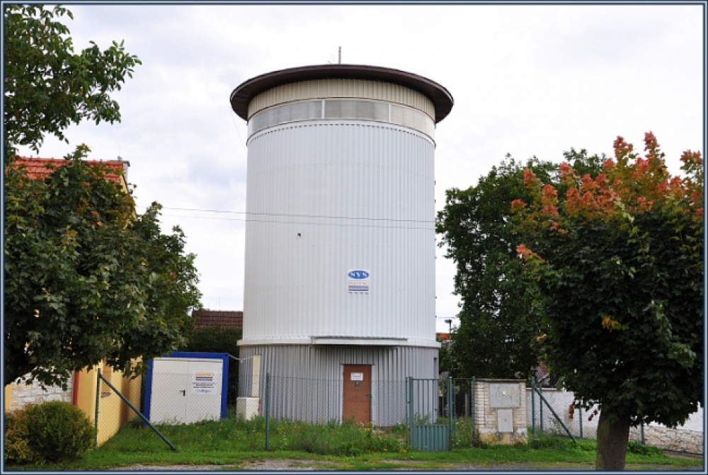 vodojem Ročov (Plnďż˝ velikost v novďż˝m oknďż˝) vodojem Ročov