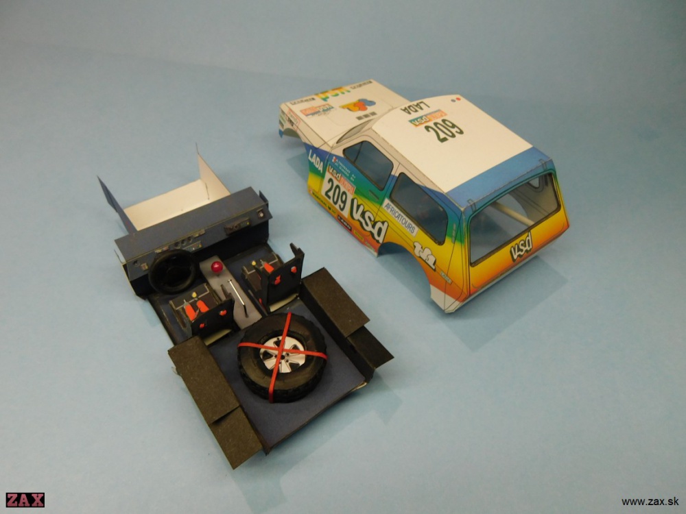 LADA NIVA - DAKAR 1985 /Spidamodels/ 1:32