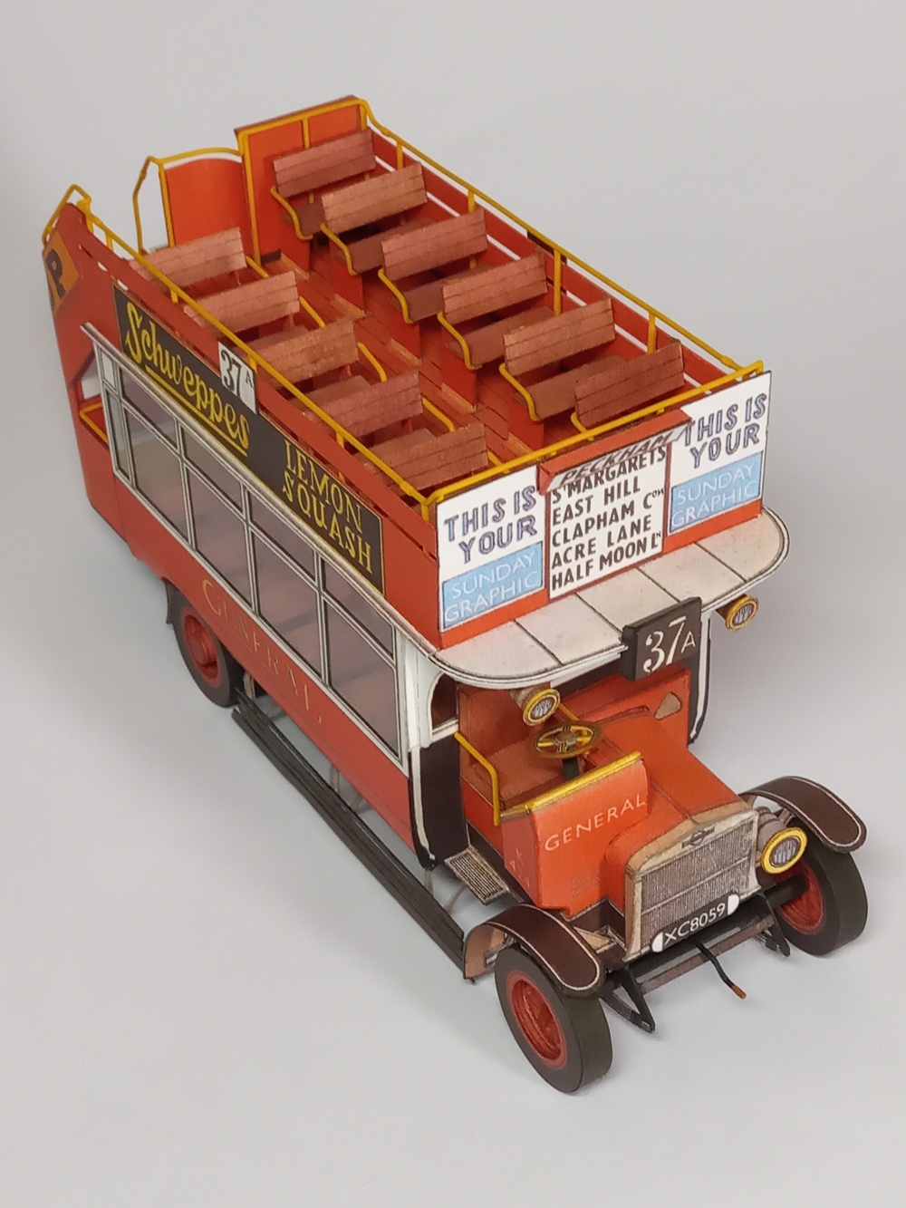 Londýnský patrový autobus K-AEC (Plná velikost v novém okně) Londýnský patrový autobus K-AEC
