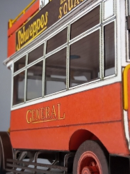 Lond�nsk� patrov� autobus K-AEC