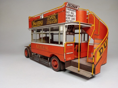Lond�nsk� patrov� autobus K-AEC