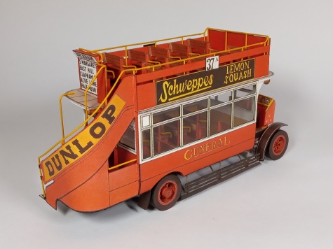 Lond�nsk� patrov� autobus K-AEC