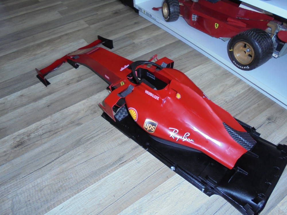 Ferrari SF 90 (Plná velikost v novém okně) Ferrari SF 90
