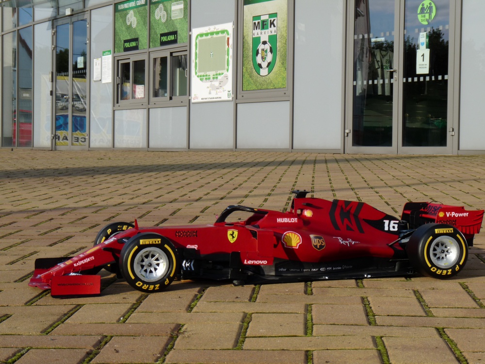 Ferrari SF 90 (Plná velikost v novém okně) Ferrari SF 90