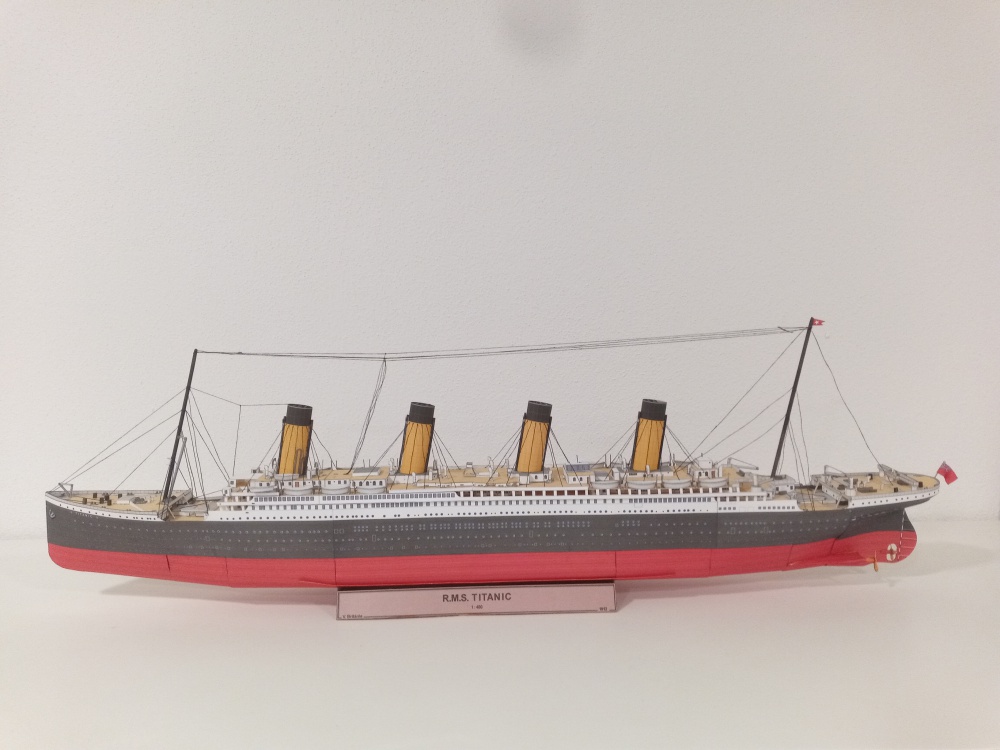 R.M.S. Titanic (Plná velikost v novém okně) R.M.S. Titanic