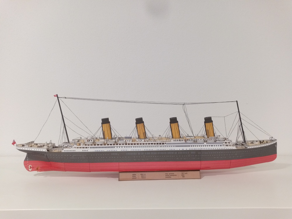 R.M.S. Titanic (Plná velikost v novém okně) R.M.S. Titanic