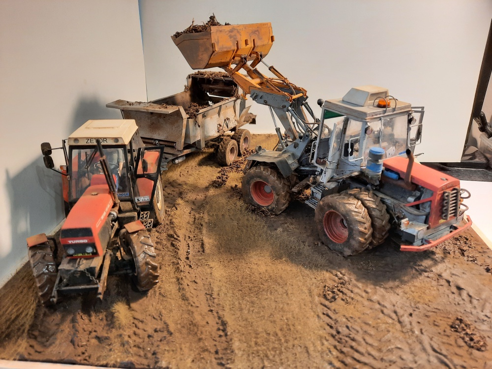 384299