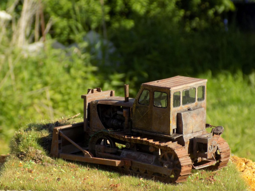385625