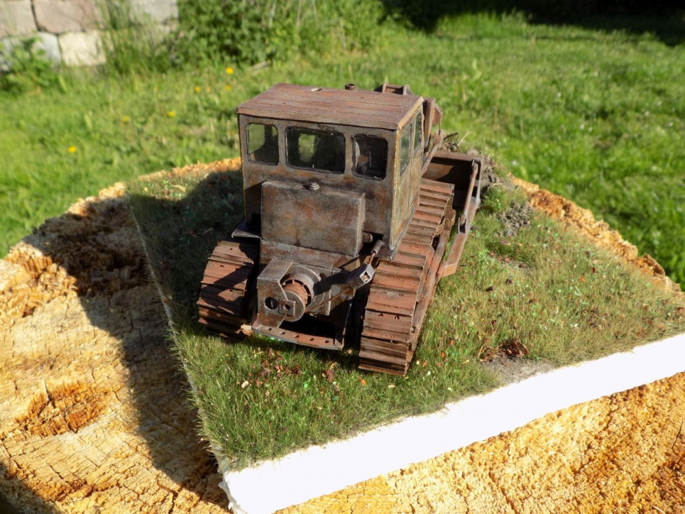 385631