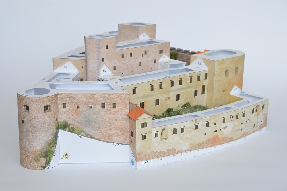 Hrad Krásna Hôrka (Plná velikost v novém okně) Hrad Krásna Hôrka